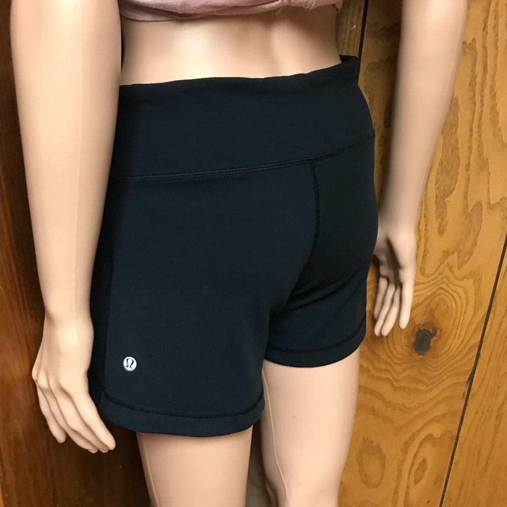Lululemon Women"s Knock Out Short Black Microstripe Yoga- Size None - Picture 3 of 16